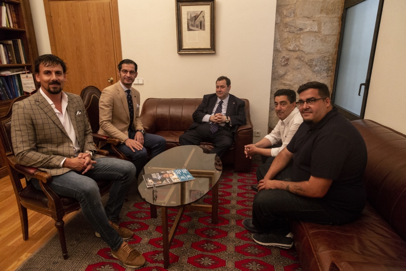 LA CáMARA DE COMERCIO RECIBE AL CLUB DE FúTBOL UNIONISTAS CF CON MOTIVO DE SU ASCENSO A SEGUNDA B