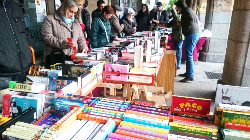La lluvia no empaña el éxito del Día del Libro, que cierra con buenas ventas y participación