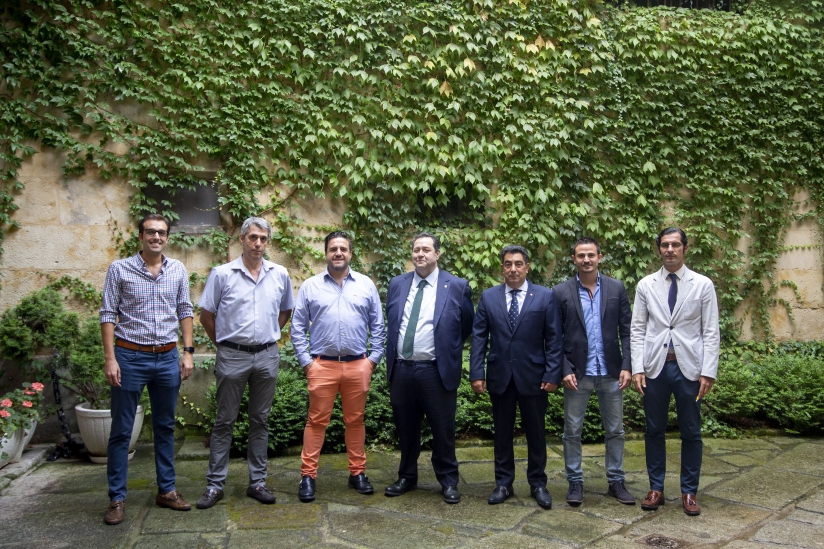 LA CáMARA DE COMERCIO MANTIENE UN ENCUENTRO CON JORGE HERNáNDEZ, PRESIDENTE DEL C.D. GUIJUELO