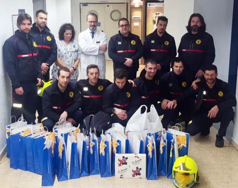 CES dona juguetes por Reyes a los niños hospitalizados en Pediatría del Clínico Universitario